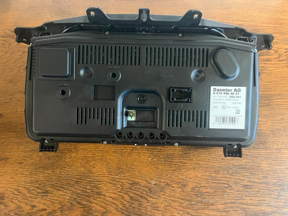 Mercedes Benz Actros MP4 Kombiinstrument / Tacho A0104464621 - Tablou de bord pentru Camion: Foto 3 Mercedes Benz Actros MP4 Kombiinstrument / Tacho A0104464621 - Tablou de bord pentru Camion: Foto 3