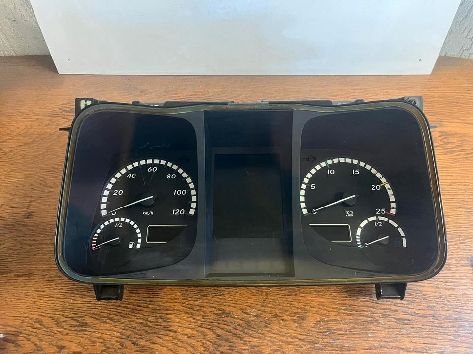 Mercedes Benz Actros MP4 Kombiinstrument / Tacho A0104464621 - Tablou de bord pentru Camion: Foto 2 Mercedes Benz Actros MP4 Kombiinstrument / Tacho A0104464621 - Tablou de bord pentru Camion: Foto 2