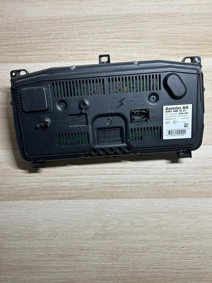 Mercedes Benz Actros MP4 Kombiinstrument/ Tacho A9614461021 - Tablou de bord pentru Camion: Foto 4 Mercedes Benz Actros MP4 Kombiinstrument/ Tacho A9614461021 - Tablou de bord pentru Camion: Foto 4