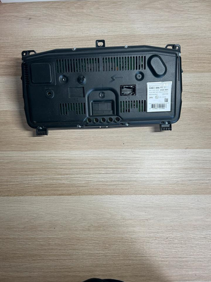 Mercedes Benz Actros MP4 Kombiinstrument/ Tacho A9614461221 - Tablou de bord pentru Camion: Foto 3 Mercedes Benz Actros MP4 Kombiinstrument/ Tacho A9614461221 - Tablou de bord pentru Camion: Foto 3