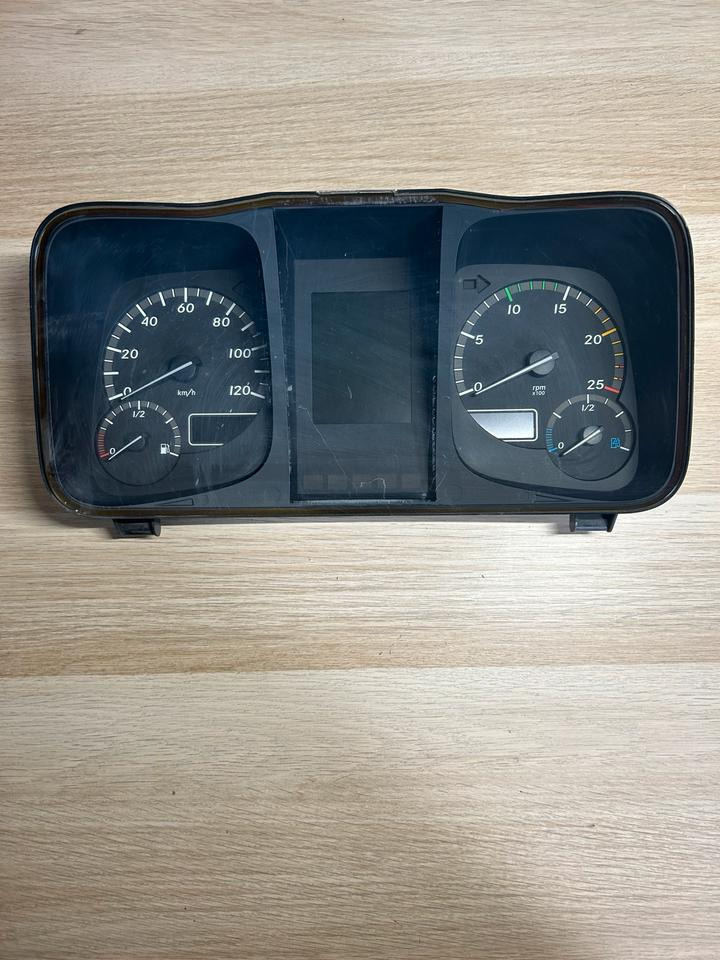 Mercedes Benz Actros MP4 Kombiinstrument/ Tacho A9614461221 - Tablou de bord pentru Camion: Foto 2 Mercedes Benz Actros MP4 Kombiinstrument/ Tacho A9614461221 - Tablou de bord pentru Camion: Foto 2