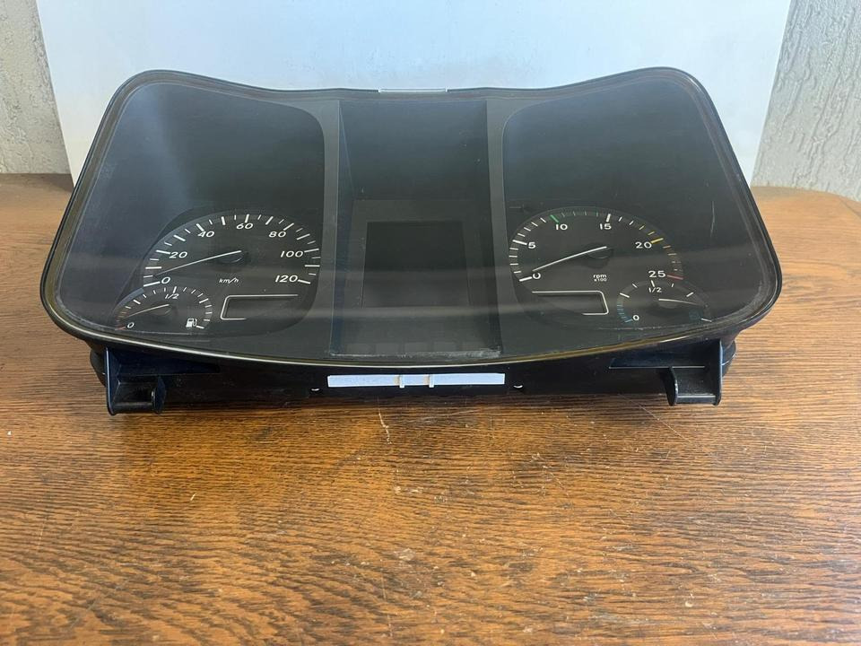 Mercedes Benz Actros MP4 Kombiinstrument / Tacho A9614467421 - Tablou de bord pentru Camion: Foto 5 Mercedes Benz Actros MP4 Kombiinstrument / Tacho A9614467421 - Tablou de bord pentru Camion: Foto 5