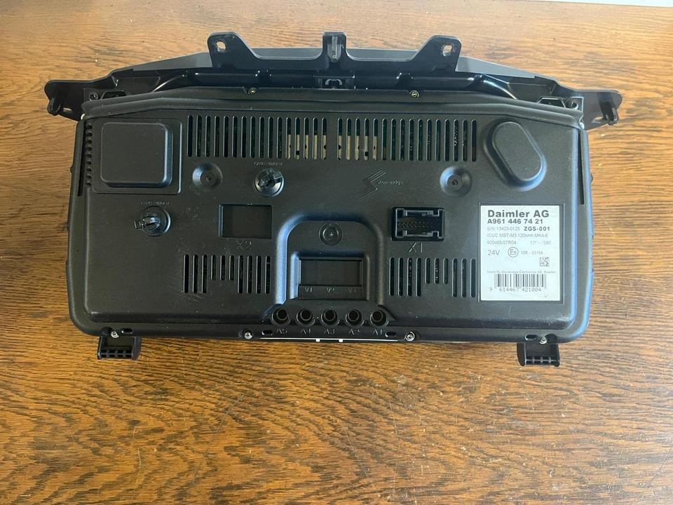 Mercedes Benz Actros MP4 Kombiinstrument / Tacho A9614467421 - Tablou de bord pentru Camion: Foto 3 Mercedes Benz Actros MP4 Kombiinstrument / Tacho A9614467421 - Tablou de bord pentru Camion: Foto 3