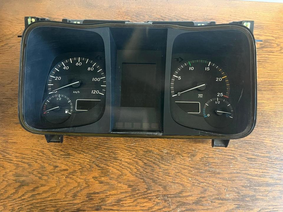 Mercedes Benz Actros MP4 Kombiinstrument / Tacho A9614467421 - Tablou de bord pentru Camion: Foto 2 Mercedes Benz Actros MP4 Kombiinstrument / Tacho A9614467421 - Tablou de bord pentru Camion: Foto 2