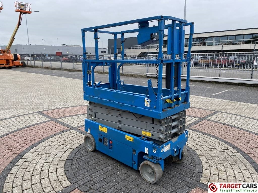Genie GS-1932 Electric Scissor Work Lift 779cm - Platforma foarfeca: Foto 2 Genie GS-1932 Electric Scissor Work Lift 779cm - Platforma foarfeca: Foto 2