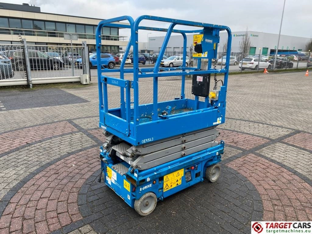 Genie GS-1932M E-Drive Electric Scissor Work Lift 775cm - Platforma foarfeca: Foto 3 Genie GS-1932M E-Drive Electric Scissor Work Lift 775cm - Platforma foarfeca: Foto 3