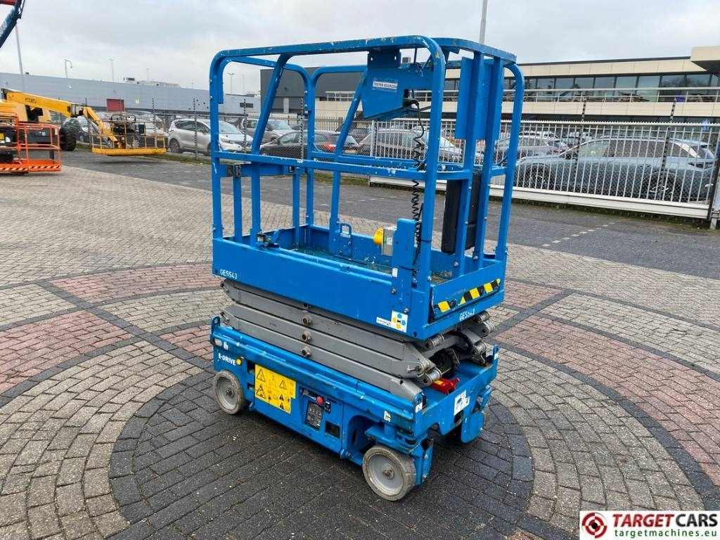 Genie GS-1932M E-Drive Electric Scissor Work Lift 775cm - Platforma foarfeca: Foto 2 Genie GS-1932M E-Drive Electric Scissor Work Lift 775cm - Platforma foarfeca: Foto 2