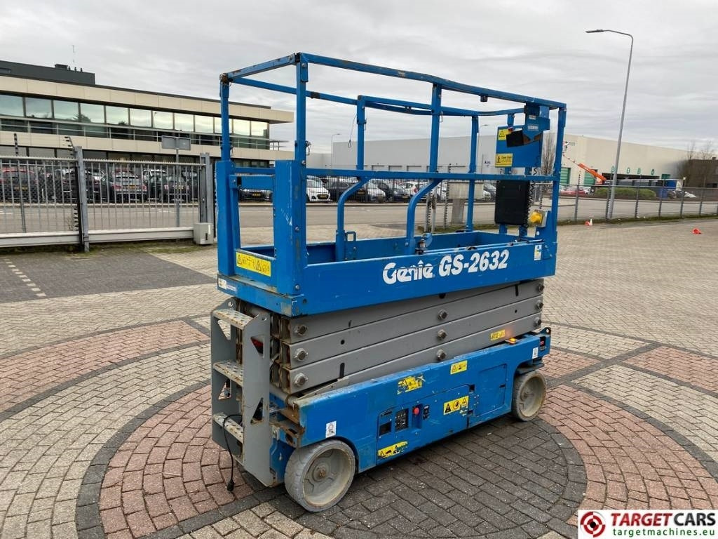 Genie GS-2632 Electric GS2632 Scissor Work Lift 992cm - Platforma foarfeca: Foto 3 Genie GS-2632 Electric GS2632 Scissor Work Lift 992cm - Platforma foarfeca: Foto 3