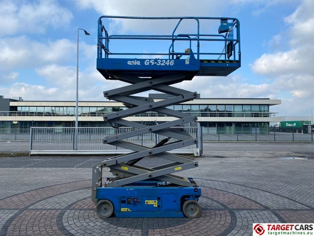 Genie GS-3246 Electric Scissor Work Lift 1175cm - Platforma foarfeca: Foto 5 Genie GS-3246 Electric Scissor Work Lift 1175cm - Platforma foarfeca: Foto 5