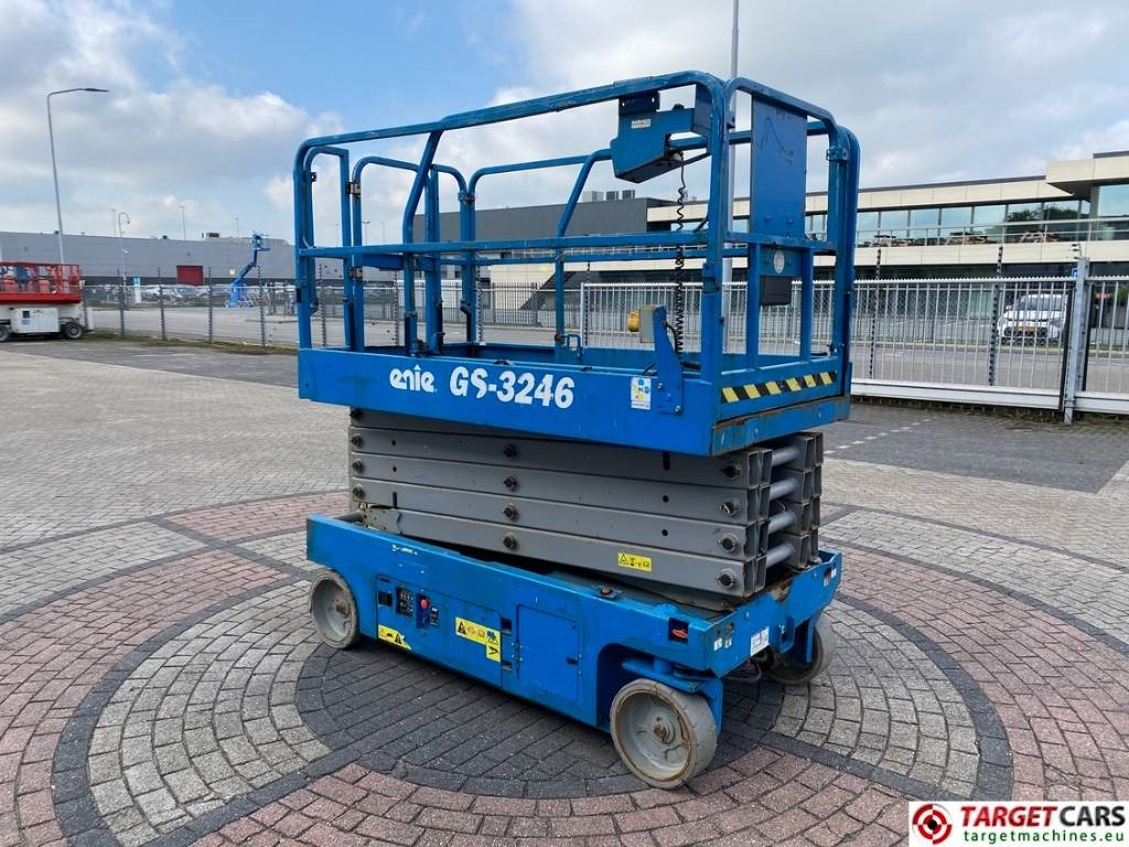 Genie GS-3246 Electric Scissor Work Lift 1175cm - Platforma foarfeca: Foto 2 Genie GS-3246 Electric Scissor Work Lift 1175cm - Platforma foarfeca: Foto 2