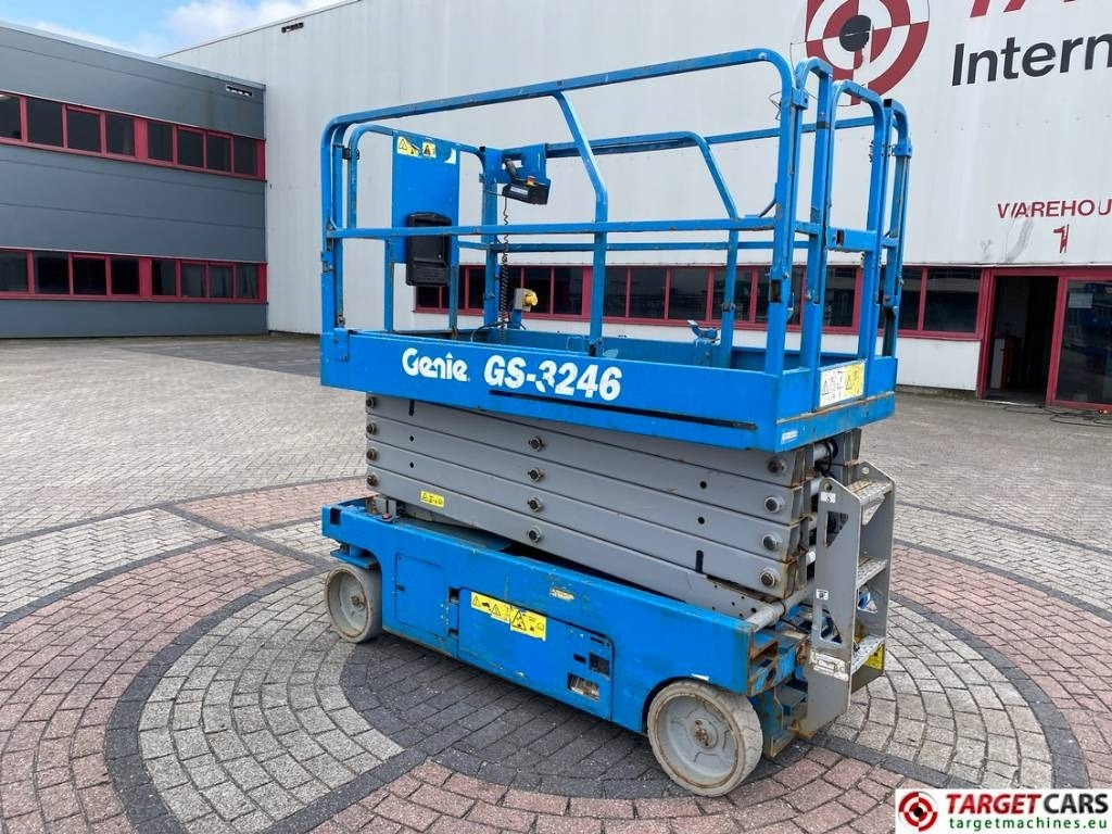 Genie GS-3246 Electric Scissor Work Lift 1175cm - Platforma foarfeca: Foto 4 Genie GS-3246 Electric Scissor Work Lift 1175cm - Platforma foarfeca: Foto 4
