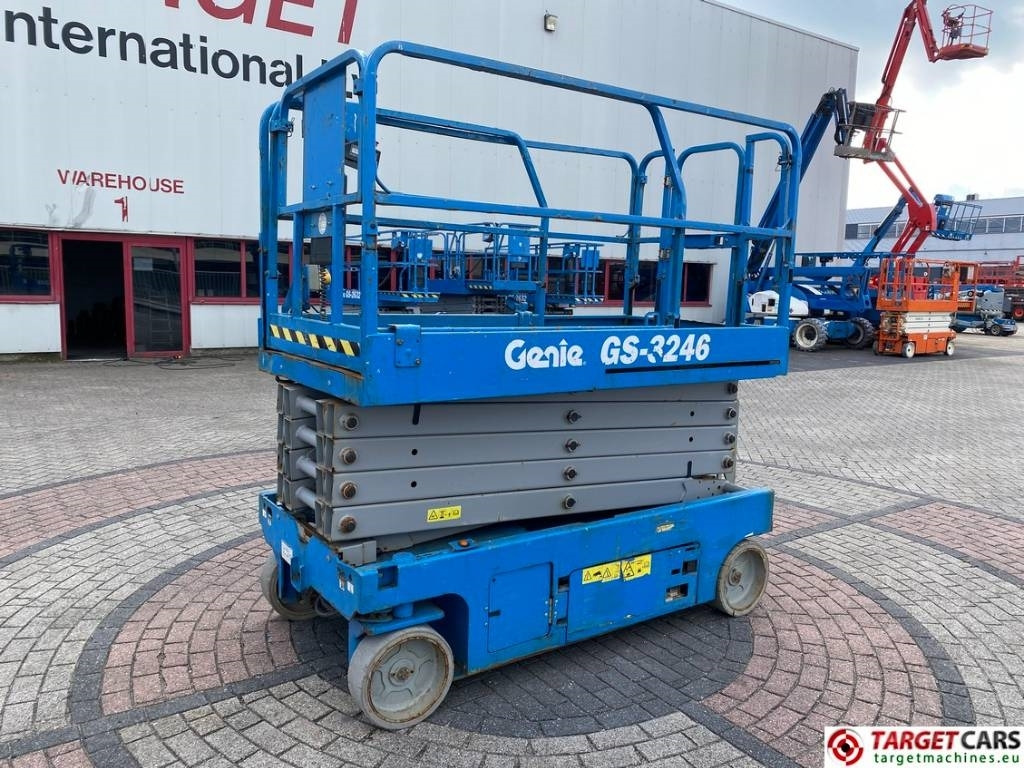 Genie GS-3246 Electric Scissor Work Lift 1175cm - Platforma foarfeca: Foto 1 Genie GS-3246 Electric Scissor Work Lift 1175cm - Platforma foarfeca: Foto 1