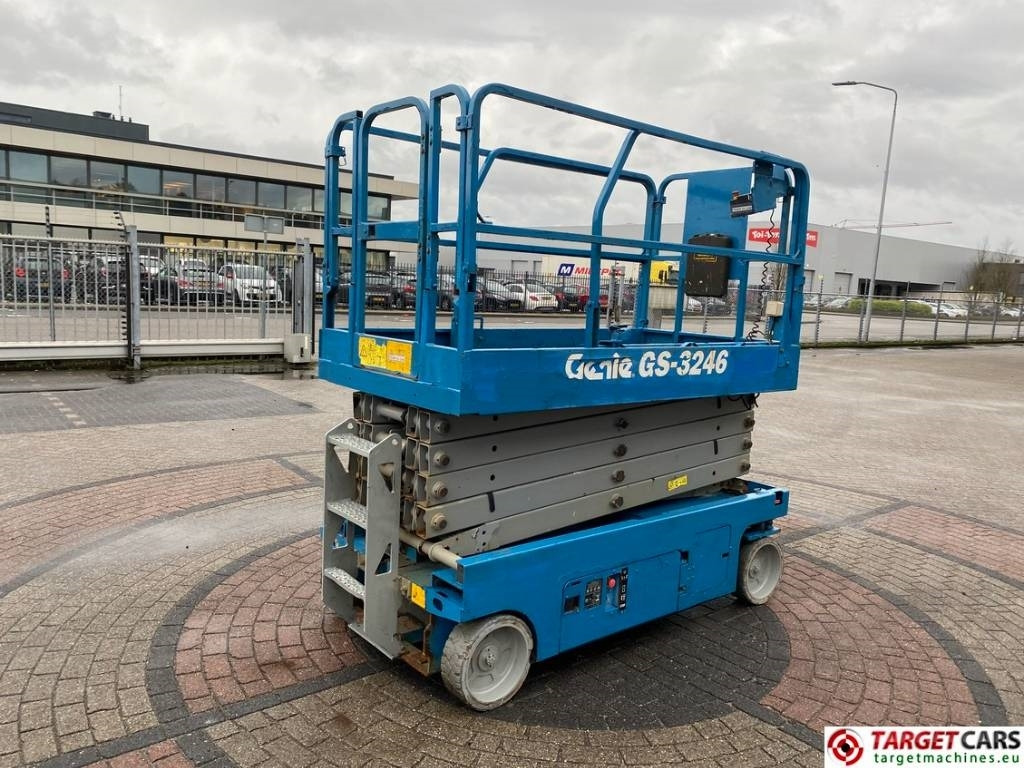 Genie GS-3246 Electric Scissor Work Lift 1175cm - Platforma foarfeca: Foto 3 Genie GS-3246 Electric Scissor Work Lift 1175cm - Platforma foarfeca: Foto 3