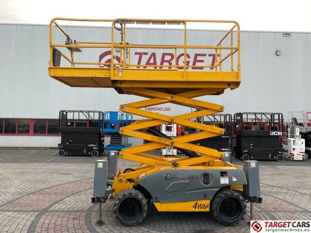 Haulotte Compact 10DX Diesel 4x4 Scissor Work Lift 1015cm - Platforma foarfeca: Foto 5 Haulotte Compact 10DX Diesel 4x4 Scissor Work Lift 1015cm - Platforma foarfeca: Foto 5