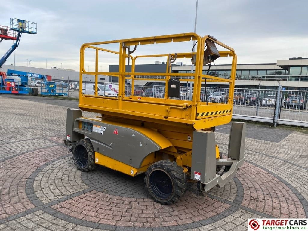 Haulotte Compact 10DX Diesel 4x4 Scissor Work Lift 1015cm - Platforma foarfeca: Foto 2 Haulotte Compact 10DX Diesel 4x4 Scissor Work Lift 1015cm - Platforma foarfeca: Foto 2