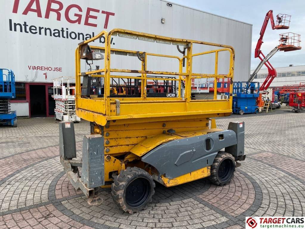 Haulotte Compact 12DX Diesel 4x4 Scissor Work Lift 1206cm - Platforma foarfeca: Foto 1 Haulotte Compact 12DX Diesel 4x4 Scissor Work Lift 1206cm - Platforma foarfeca: Foto 1