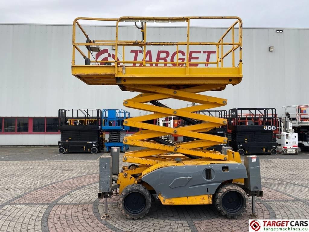 Haulotte Compact 12DX Diesel 4x4 Scissor Work Lift 1206cm - Platforma foarfeca: Foto 5 Haulotte Compact 12DX Diesel 4x4 Scissor Work Lift 1206cm - Platforma foarfeca: Foto 5