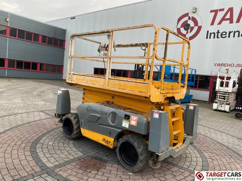 Haulotte Compact 12DX Diesel 4x4 Scissor Work Lift 1206cm - Platforma foarfeca: Foto 4 Haulotte Compact 12DX Diesel 4x4 Scissor Work Lift 1206cm - Platforma foarfeca: Foto 4