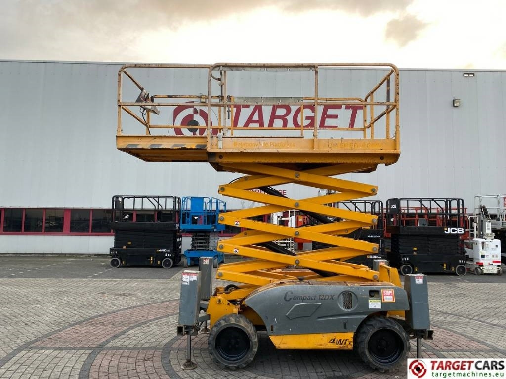 Haulotte Compact 12DX Diesel 4x4 Scissor Work Lift 1206cm - Platforma foarfeca: Foto 5 Haulotte Compact 12DX Diesel 4x4 Scissor Work Lift 1206cm - Platforma foarfeca: Foto 5