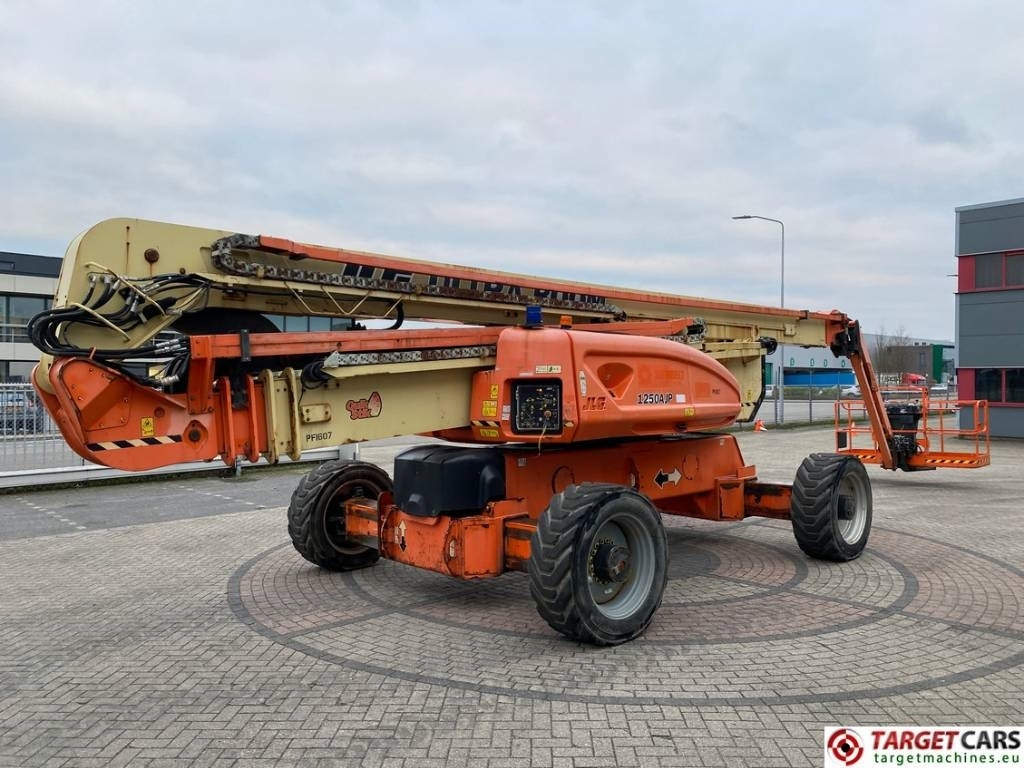 JLG 1250AJP Articulated 4x4x4 Diesel Boom Lift 4030cm - Nacela articulata: Foto 4 JLG 1250AJP Articulated 4x4x4 Diesel Boom Lift 4030cm - Nacela articulata: Foto 4