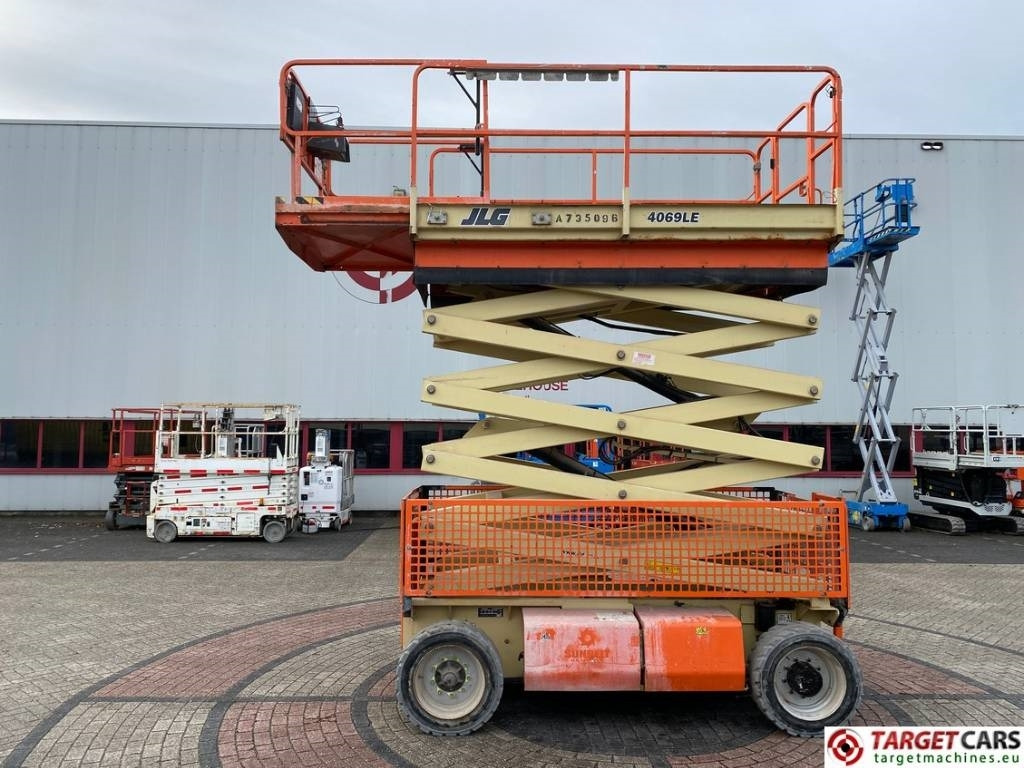 JLG 4069LE Electric Scissor Work Lift 1419cm - Platforma foarfeca: Foto 5 JLG 4069LE Electric Scissor Work Lift 1419cm - Platforma foarfeca: Foto 5
