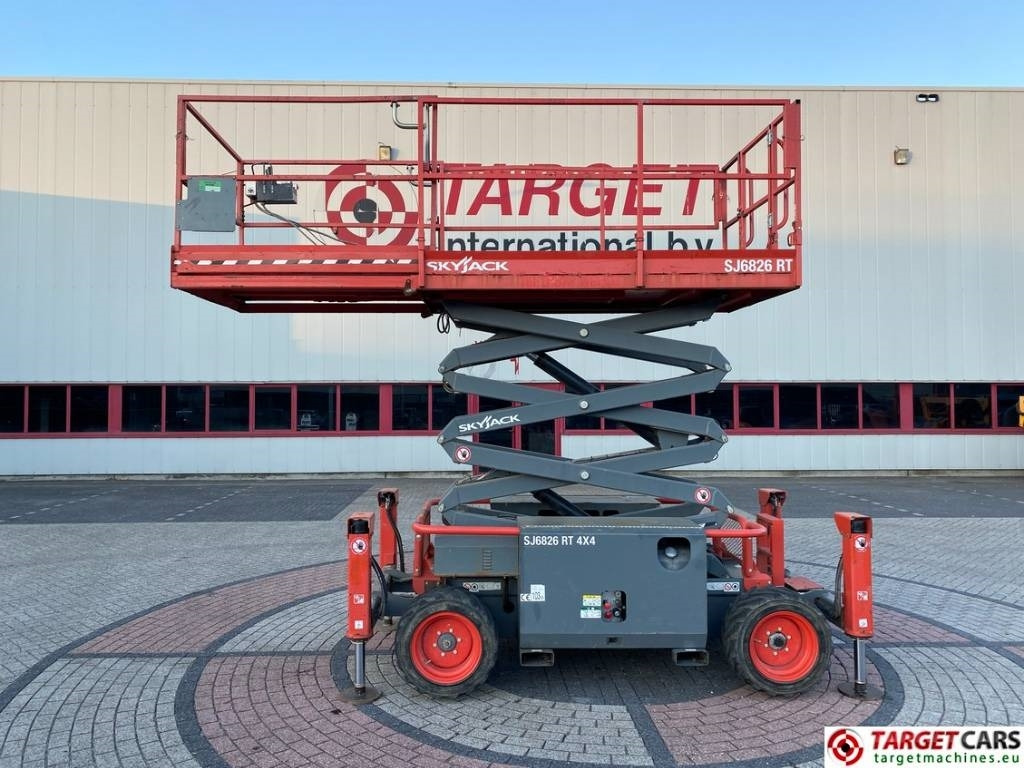 SkyJack SJ6826RT Diesel 4x4 Scissor 6826 Work Lift 992cm - Platforma foarfeca: Foto 5 SkyJack SJ6826RT Diesel 4x4 Scissor 6826 Work Lift 992cm - Platforma foarfeca: Foto 5
