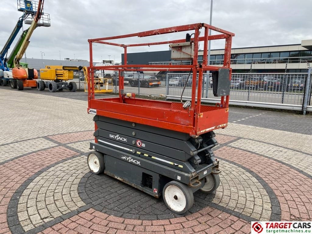 SkyJack SJIII-3226 Electric 3226 Scissor Work Lift 990cm - Platforma foarfeca: Foto 2 SkyJack SJIII-3226 Electric 3226 Scissor Work Lift 990cm - Platforma foarfeca: Foto 2