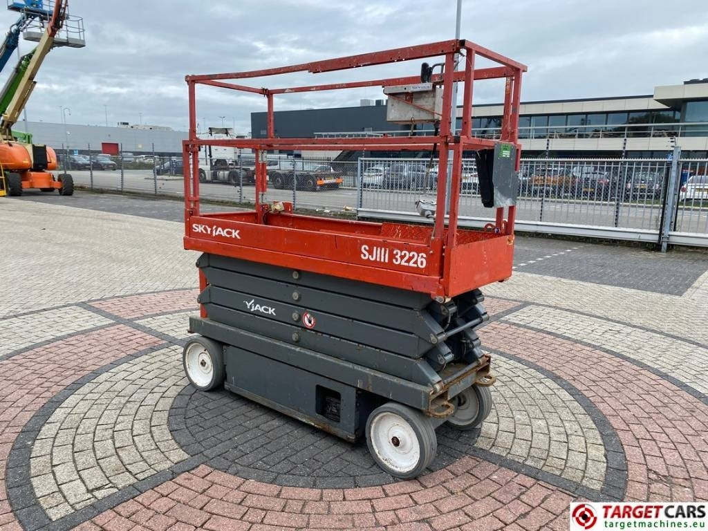 SkyJack SJIII-3226 Electric 3226 Scissor Work Lift 990cm - Platforma foarfeca: Foto 2 SkyJack SJIII-3226 Electric 3226 Scissor Work Lift 990cm - Platforma foarfeca: Foto 2