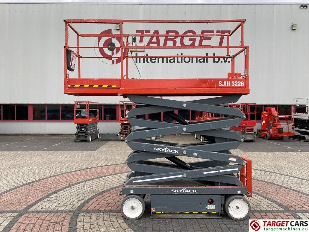 SkyJack SJIII-3226 Electric 3226 Scissor Work Lift 990cm - Platforma foarfeca: Foto 5 SkyJack SJIII-3226 Electric 3226 Scissor Work Lift 990cm - Platforma foarfeca: Foto 5