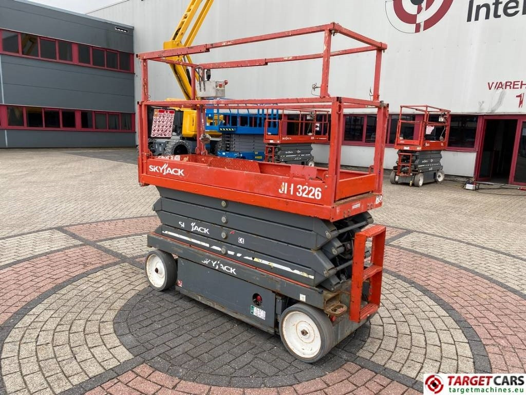 SkyJack SJIII-3226 Electric 3226 Scissor Work Lift 990cm - Platforma foarfeca: Foto 4 SkyJack SJIII-3226 Electric 3226 Scissor Work Lift 990cm - Platforma foarfeca: Foto 4