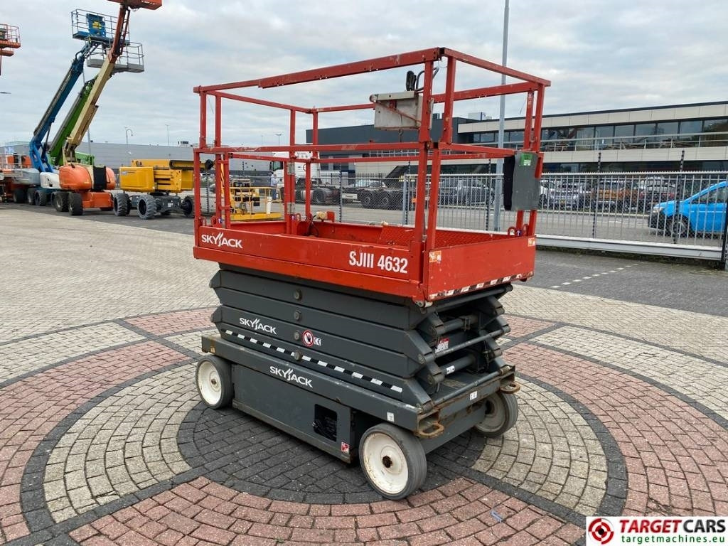 SkyJack SJIII-4632 Electric 4632 Scissor Work Lift 1170cm - Platforma foarfeca: Foto 2 SkyJack SJIII-4632 Electric 4632 Scissor Work Lift 1170cm - Platforma foarfeca: Foto 2