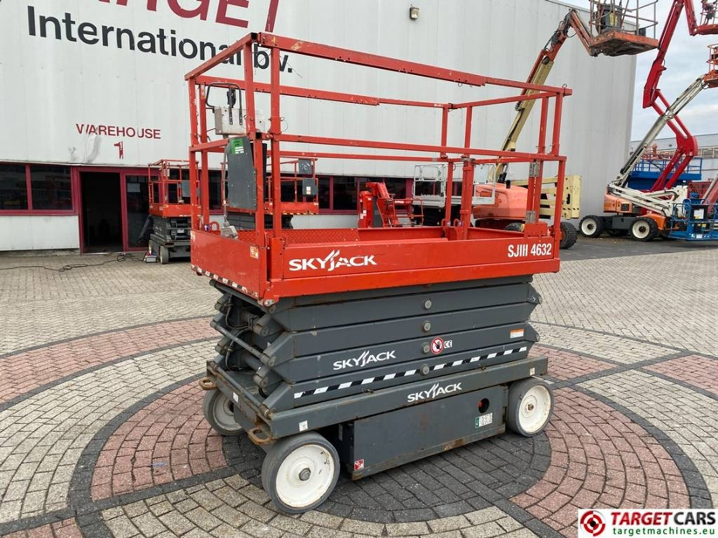 SkyJack SJIII-4632 Electric 4632 Scissor Work Lift 1170cm - Platforma foarfeca: Foto 1 SkyJack SJIII-4632 Electric 4632 Scissor Work Lift 1170cm - Platforma foarfeca: Foto 1