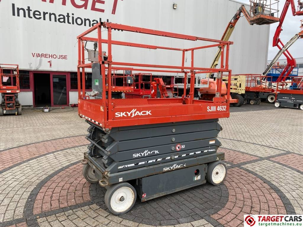 SkyJack SJIII-4632 Electric Scissor Work Lift 1170cm - Platforma foarfeca: Foto 1 SkyJack SJIII-4632 Electric Scissor Work Lift 1170cm - Platforma foarfeca: Foto 1