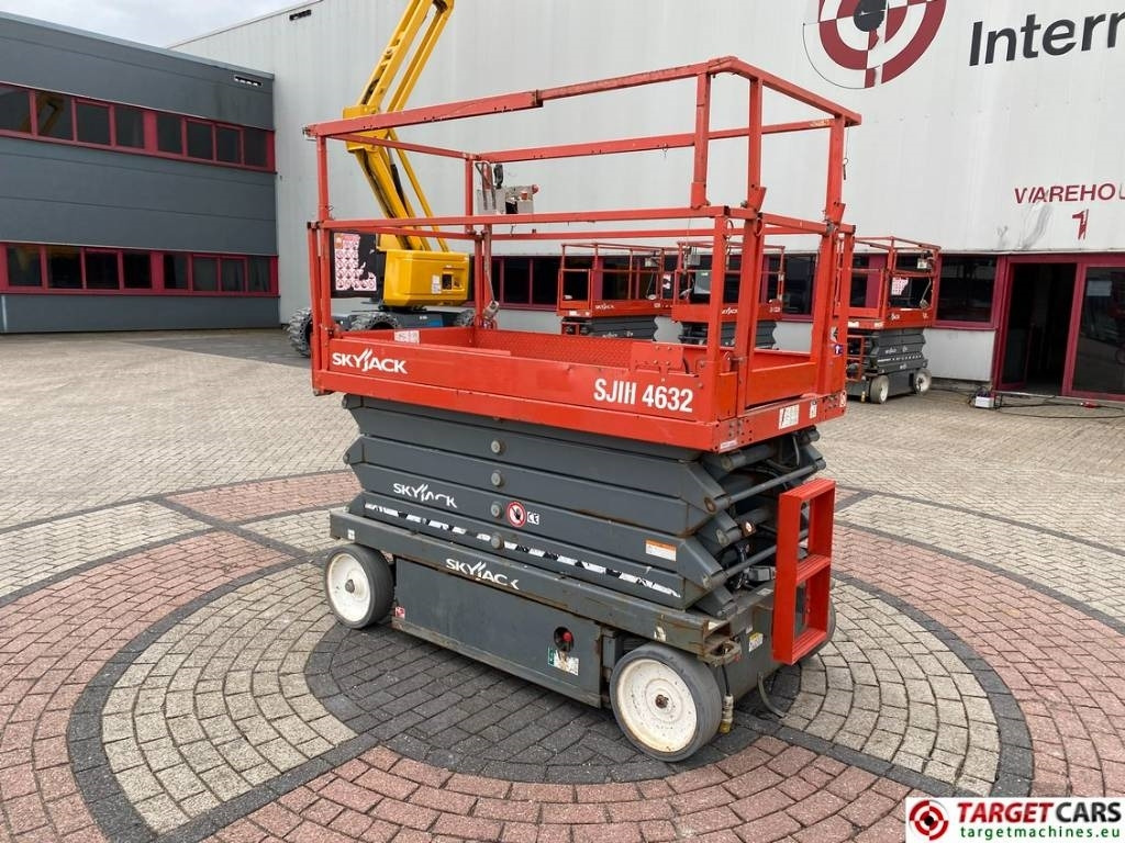 SkyJack SJIII-4632 Electric Scissor Work Lift 1170cm - Platforma foarfeca: Foto 4 SkyJack SJIII-4632 Electric Scissor Work Lift 1170cm - Platforma foarfeca: Foto 4