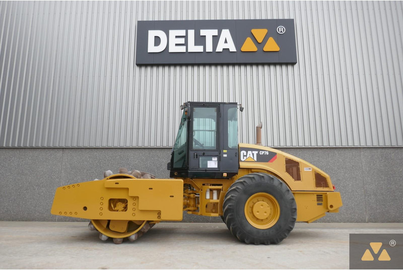 Caterpillar CP76 - Cilindru compactor: Foto 1 Caterpillar CP76 - Cilindru compactor: Foto 1
