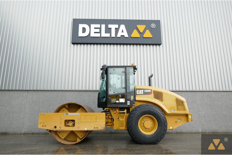 Caterpillar CS66B - Cilindru compactor: Foto 1 Caterpillar CS66B - Cilindru compactor: Foto 1