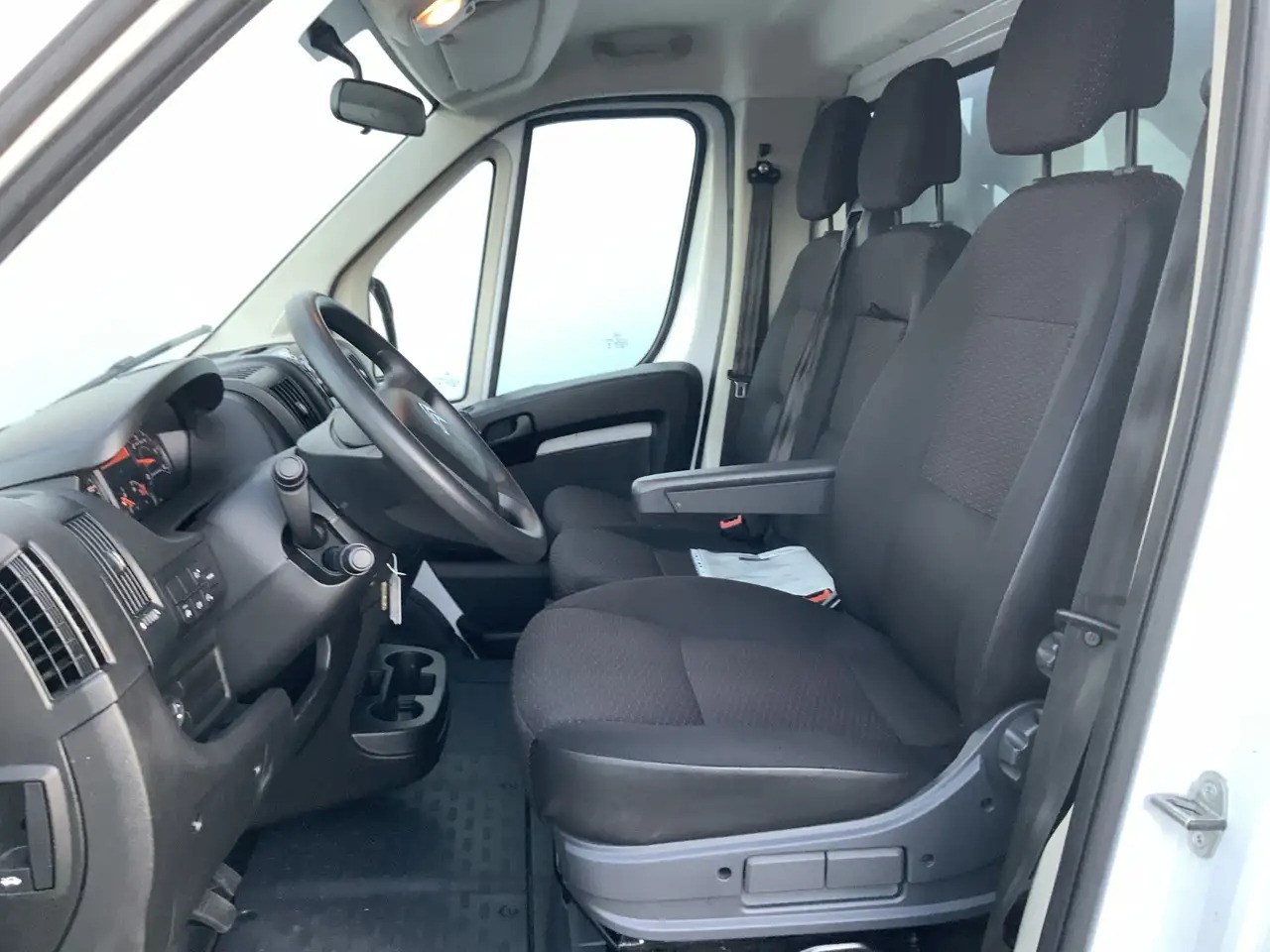 Citroen Jumper 2.2 BlueHDi 165 L3 3.5t Meubel bak & Deuren Airco - Autoutilitară box: Foto 4 Citroen Jumper 2.2 BlueHDi 165 L3 3.5t Meubel bak & Deuren Airco - Autoutilitară box: Foto 4