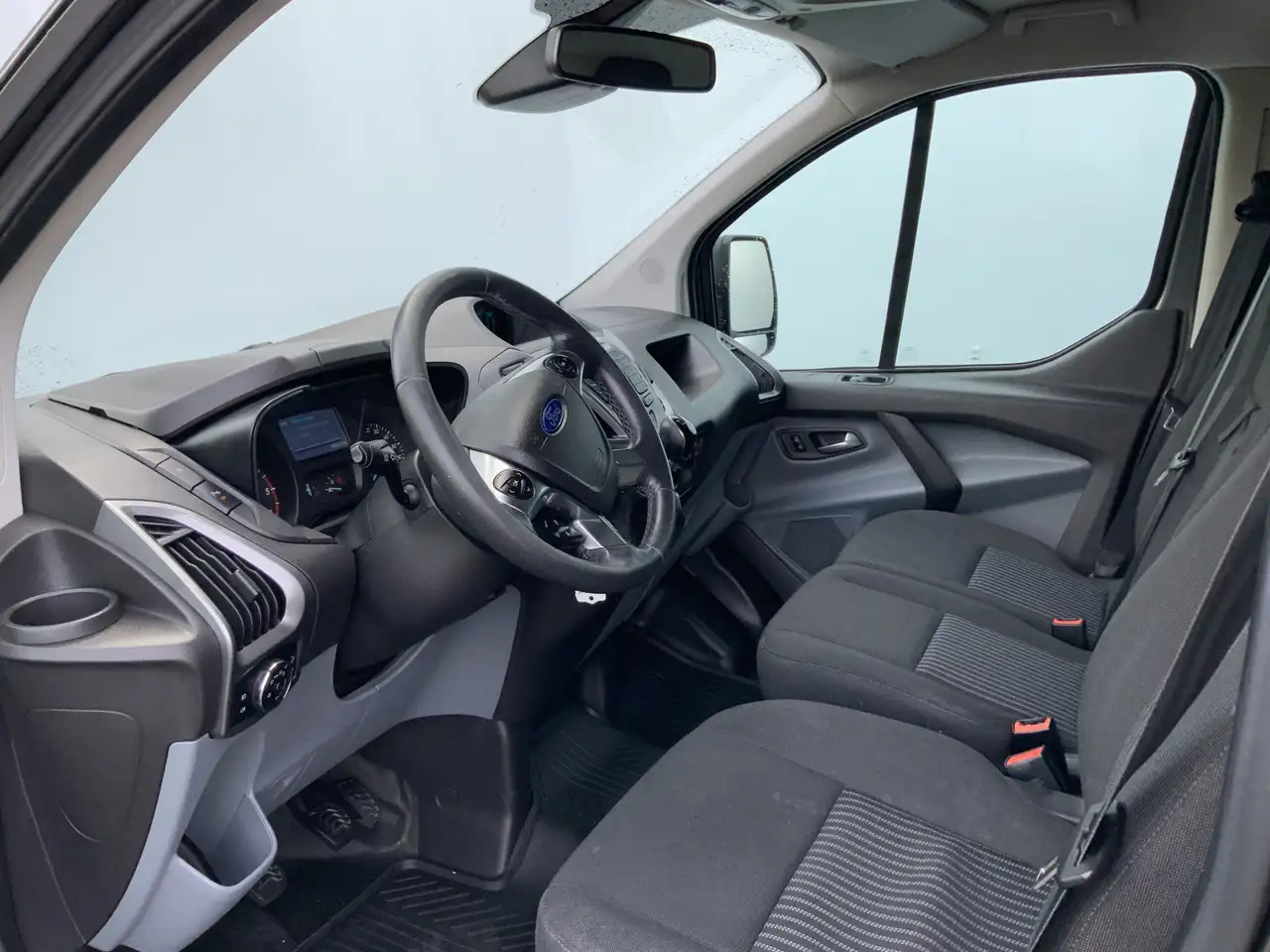 Ford Transit Custom 270 2.2 TDCI L1H1 Trend Airco Camera Cruise Dakdra - Dubă: Foto 5 Ford Transit Custom 270 2.2 TDCI L1H1 Trend Airco Camera Cruise Dakdra - Dubă: Foto 5