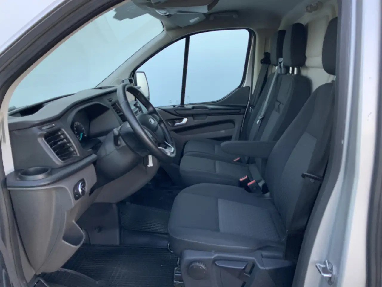 Ford Transit Custom 300 2.0 TDCI L1H1 Limited Airco Cruise Camera 3 Zi - Dubă: Foto 4 Ford Transit Custom 300 2.0 TDCI L1H1 Limited Airco Cruise Camera 3 Zi - Dubă: Foto 4