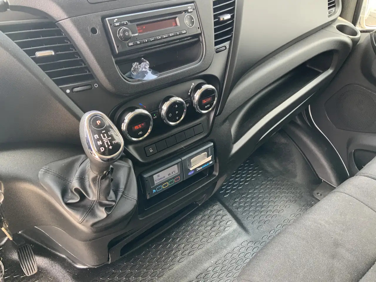 Iveco Daily 35C13 2.3 375 Automaat Koelmeubelbak Deuren Dag&Na - Autoutilitară frigorifica: Foto 4 Iveco Daily 35C13 2.3 375 Automaat Koelmeubelbak Deuren Dag&Na - Autoutilitară frigorifica: Foto 4