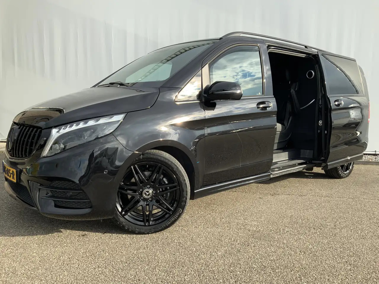 Mercedes-Benz V 300 300d Extra Lang Dub Cab Autom. Avantgarde Edition - Autoutilitară cabină dublă: Foto 2 Mercedes-Benz V 300 300d Extra Lang Dub Cab Autom. Avantgarde Edition - Autoutilitară cabină dublă: Foto 2