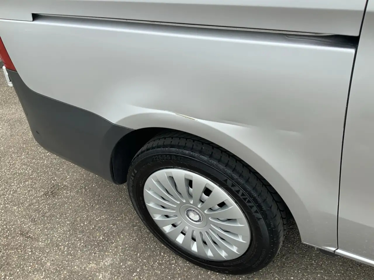 Mercedes-Benz Vito 119 CDI Lang Automaat Airco Cruise Trekhaak 2500 k - Dubă: Foto 4 Mercedes-Benz Vito 119 CDI Lang Automaat Airco Cruise Trekhaak 2500 k - Dubă: Foto 4