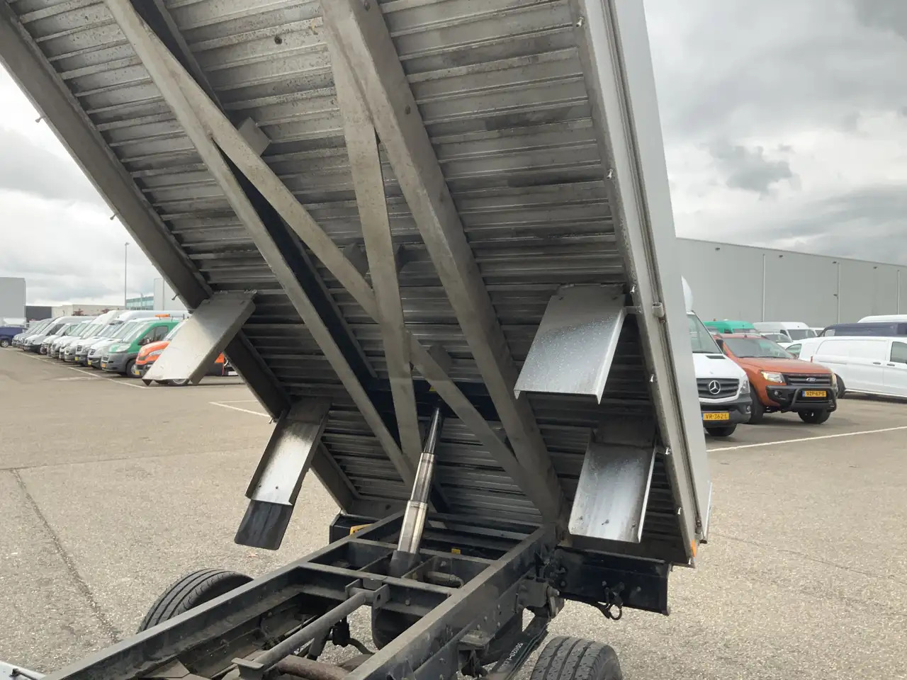 Nissan NT400 32.12 2.5 dCi 250 Kipper Trekhaak 2000 kg 3 - Autoutilitară basculantă: Foto 5 Nissan NT400 32.12 2.5 dCi 250 Kipper Trekhaak 2000 kg 3 - Autoutilitară basculantă: Foto 5