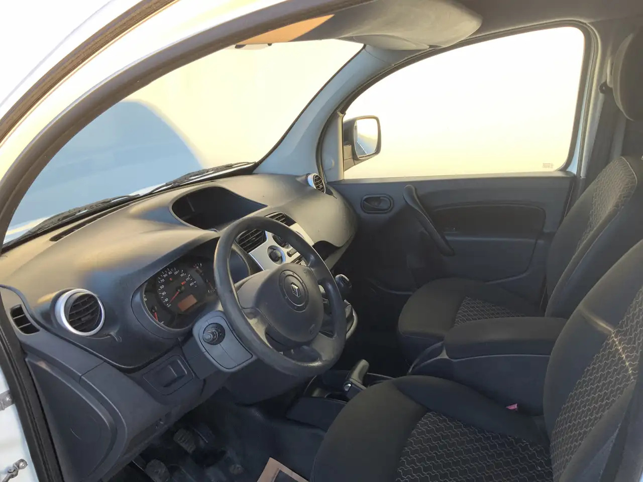 Renault Kangoo Express 1.5 dCi 70 Express Comfort Airco Trekhaak - Autoutilitară compactă: Foto 4 Renault Kangoo Express 1.5 dCi 70 Express Comfort Airco Trekhaak - Autoutilitară compactă: Foto 4