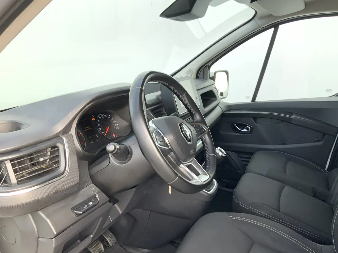 Renault Trafic 2.0 dCi 130 T30 L2H1 Work Edition Airco Cruise Nav - Dubă: Foto 5 Renault Trafic 2.0 dCi 130 T30 L2H1 Work Edition Airco Cruise Nav - Dubă: Foto 5