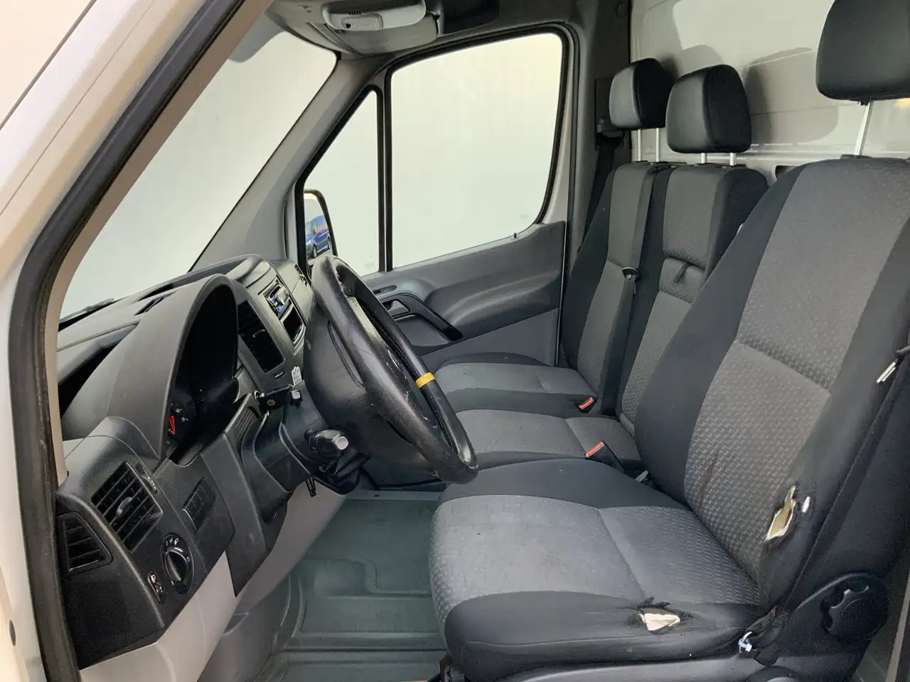 Volkswagen Crafter 35 2.0 TDI L3H1 Glasresteel Airco Cruise 3 Zits UI - Autoutilitară box, Maşina comunala: Foto 3 Volkswagen Crafter 35 2.0 TDI L3H1 Glasresteel Airco Cruise 3 Zits UI - Autoutilitară box, Maşina comunala: Foto 3