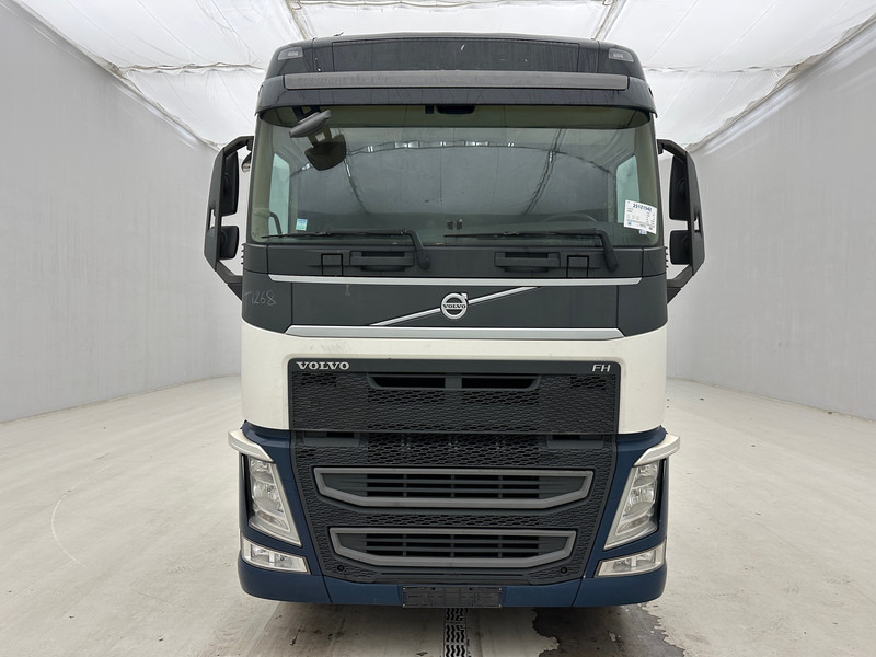 Volvo FH 420 Globetrotter - ADR - Cap tractor: Foto 2 Volvo FH 420 Globetrotter - ADR - Cap tractor: Foto 2