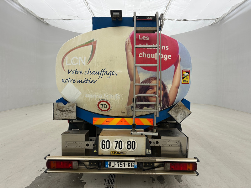 Camion cisternă pentru transport de combustibili Scania P230: Foto 8