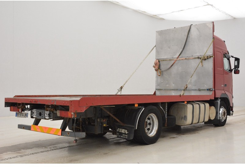 Volvo FH12.460 Globetrotter - Camion platformă: Foto 4 Volvo FH12.460 Globetrotter - Camion platformă: Foto 4