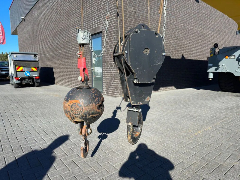 Macara pentru teren accidentat Grove RT8100 ROUGH TERRAIN CRANE: Foto 14 Macara pentru teren accidentat Grove RT8100 ROUGH TERRAIN CRANE: Foto 14